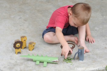 L&agrave;m gia đ&igrave;nh động vật cho b&eacute; từ l&otilde;i giấy vệ sinh ^^