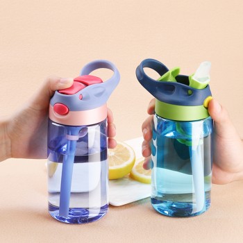 Cốc k&egrave;m ống h&uacute;t